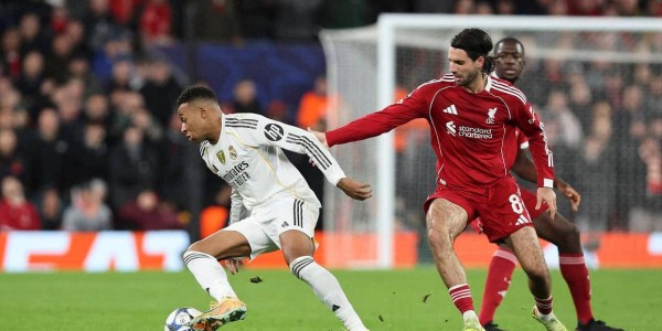 利物浦主帅斯洛特赞队员出色表现