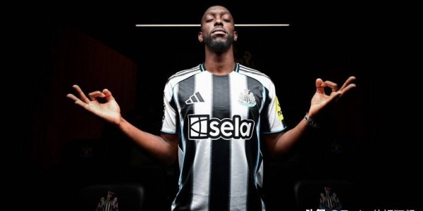 英超4豪门压哨变脸引爆新赛季！曼联豪赌曼城换门，利物浦F4诞生